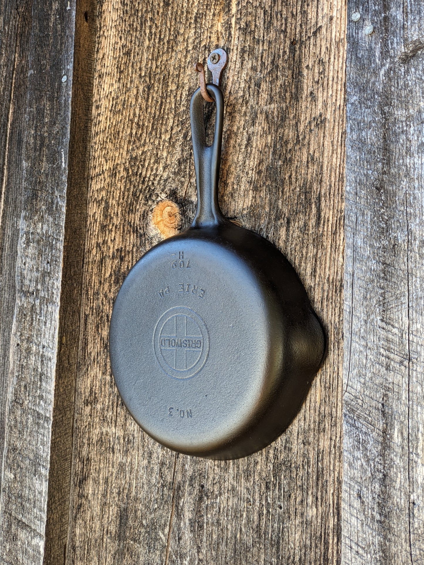 Griswold Small Block Logo #3 Cast Iron Skillet 709 H Grooved Handle