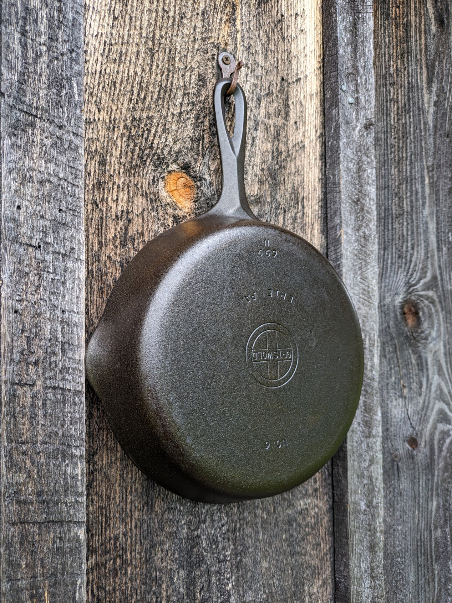 Griswold Small Block Logo #6 Cast Iron Skillet with Early Handle 699 N