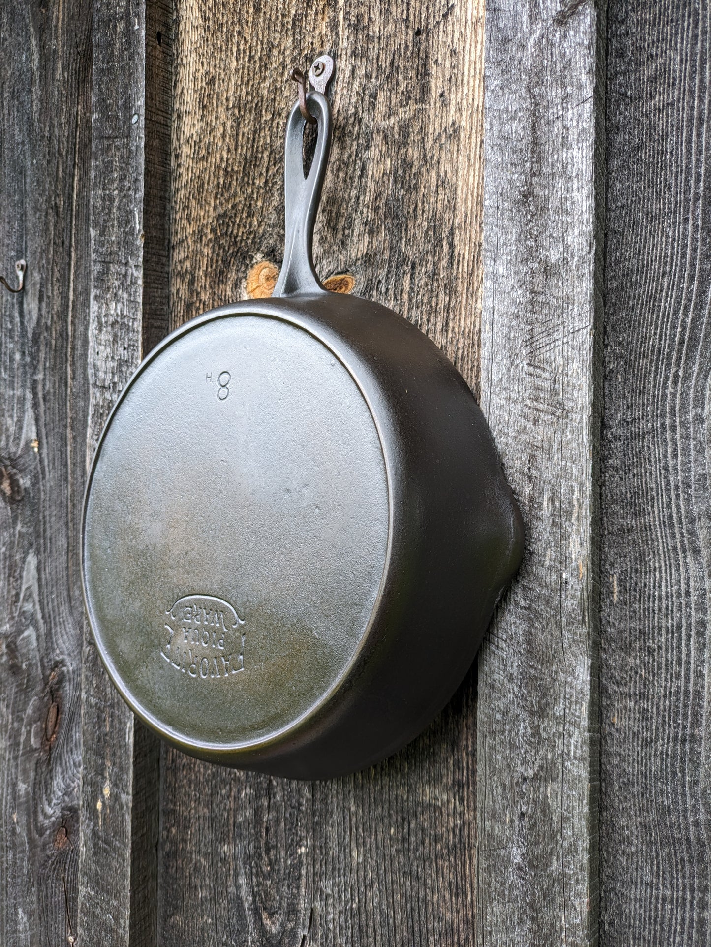 Favorite Piqua Ware #8 Cast Iron Skillet with Smiley Logo and Heat Ring