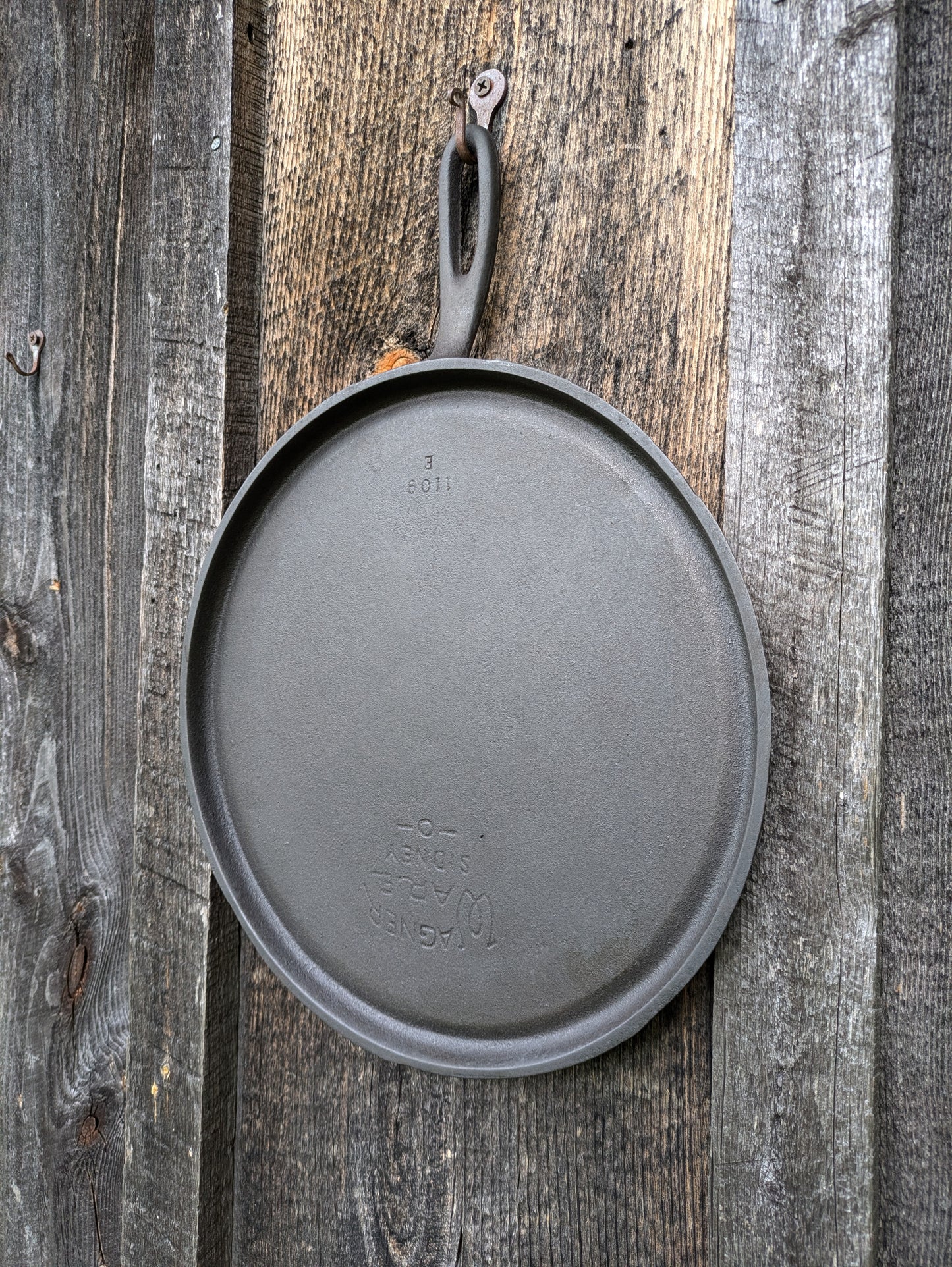 Wagner Ware Cast Iron Skillet Griddle #9 1109