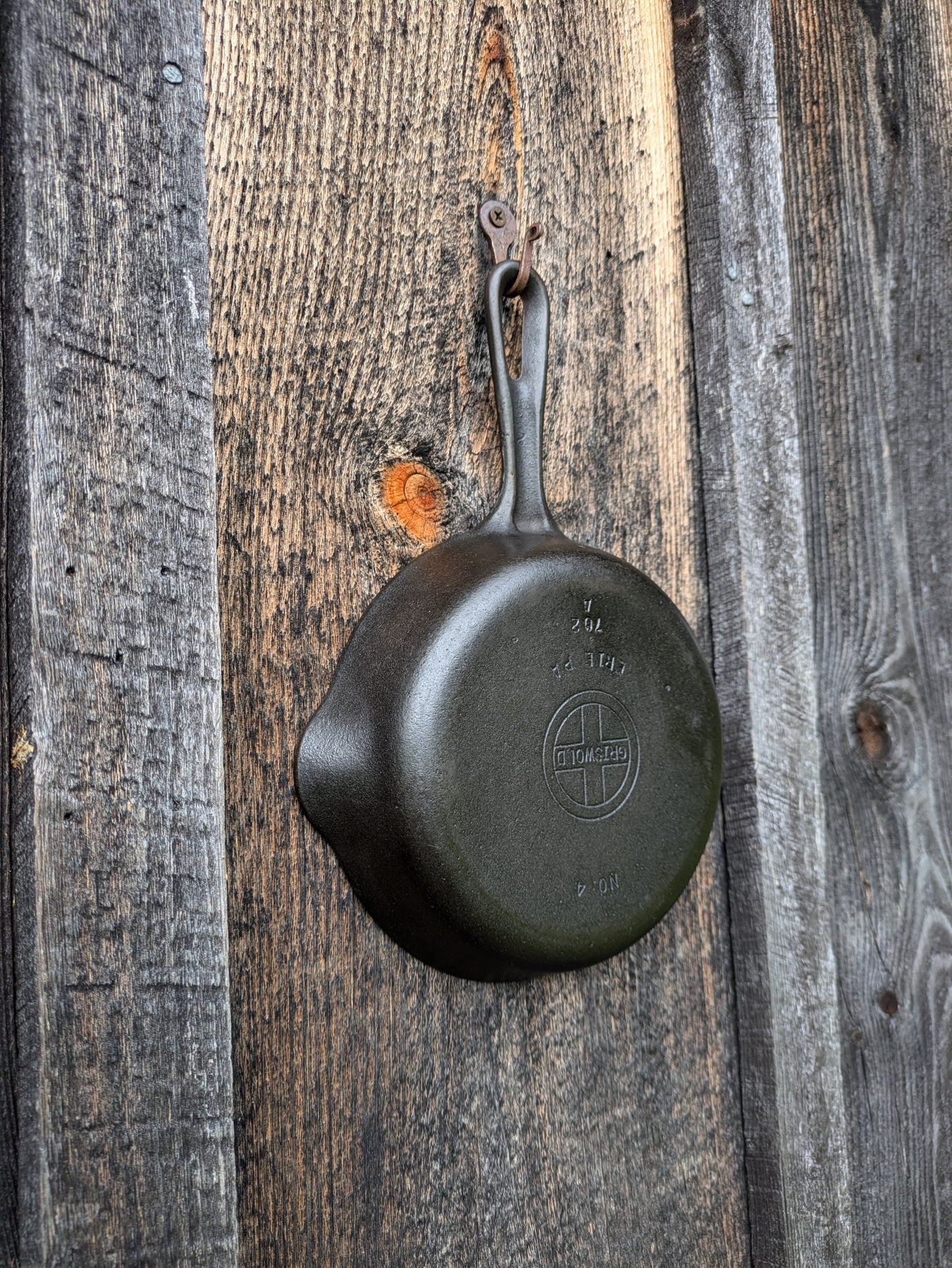 Griswold #4 Cast Iron Skillet Small Block Logo with Grooved Handle