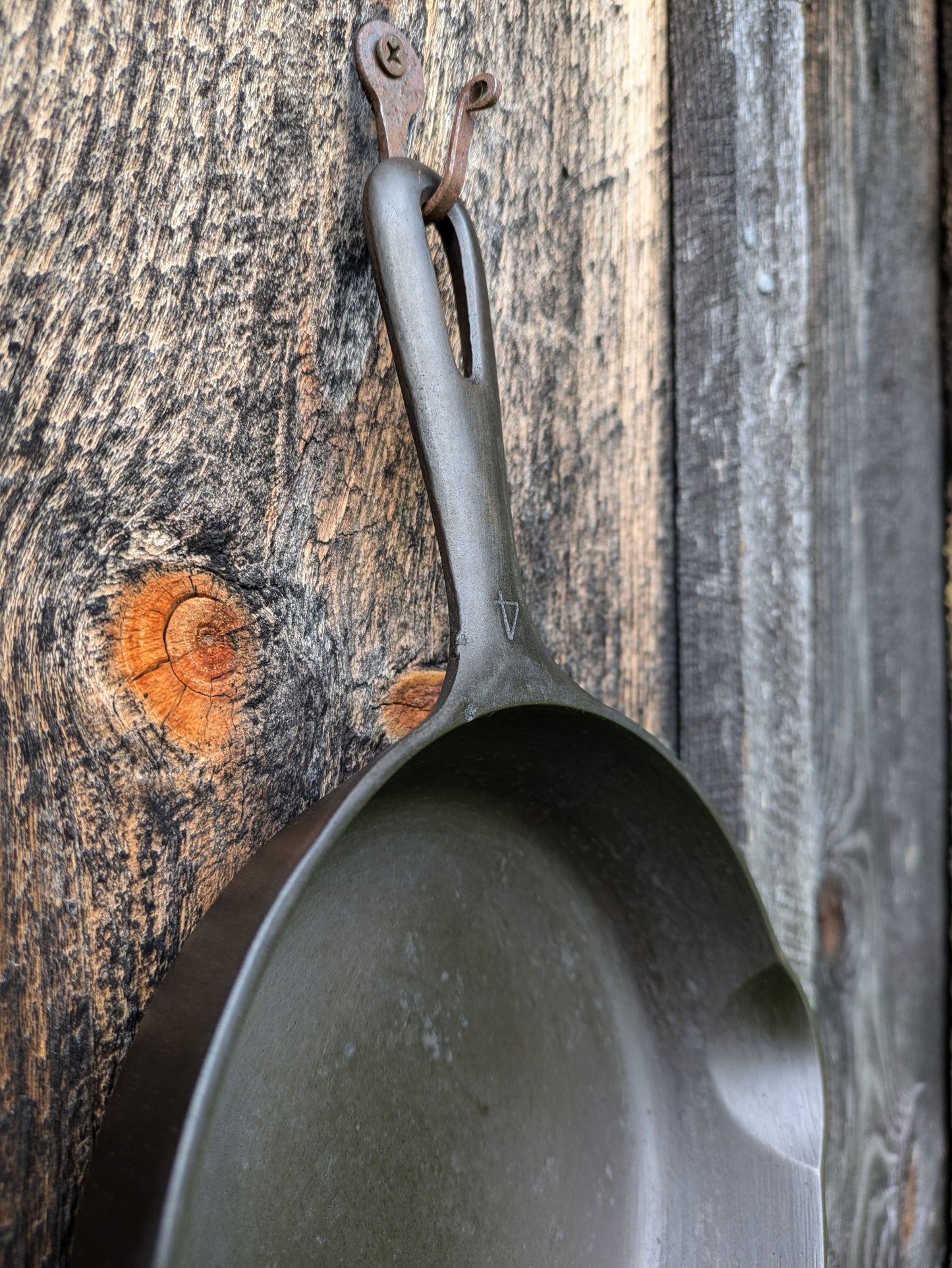 Griswold #4 Cast Iron Skillet Small Block Logo with Grooved Handle