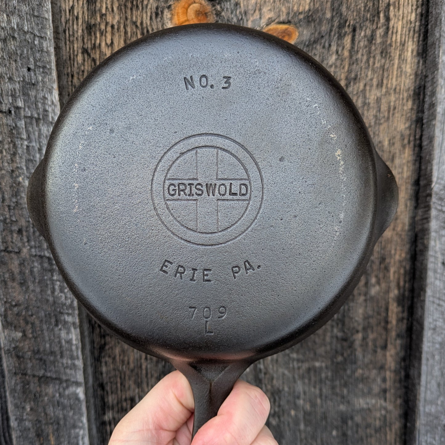 Griswold #3 Cast Iron Skillet 709 B Small Block Logo and Late Handle