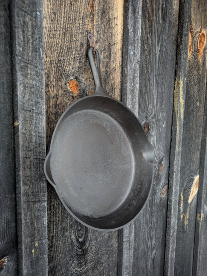 Vintage Single Notch Lodge #6 Cast Iron Skillet