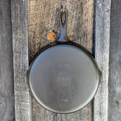 Vintage Griswold #8 Cast Iron Skillet with Late Handle 704 F