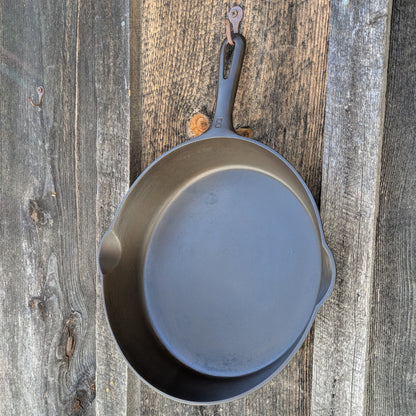 Vintage Griswold #8 Cast Iron Skillet with Late Handle 704 F