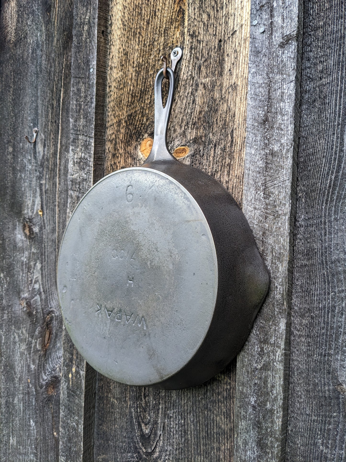 Wapak Early Logo #9 H 710 Cast Iron Skillet