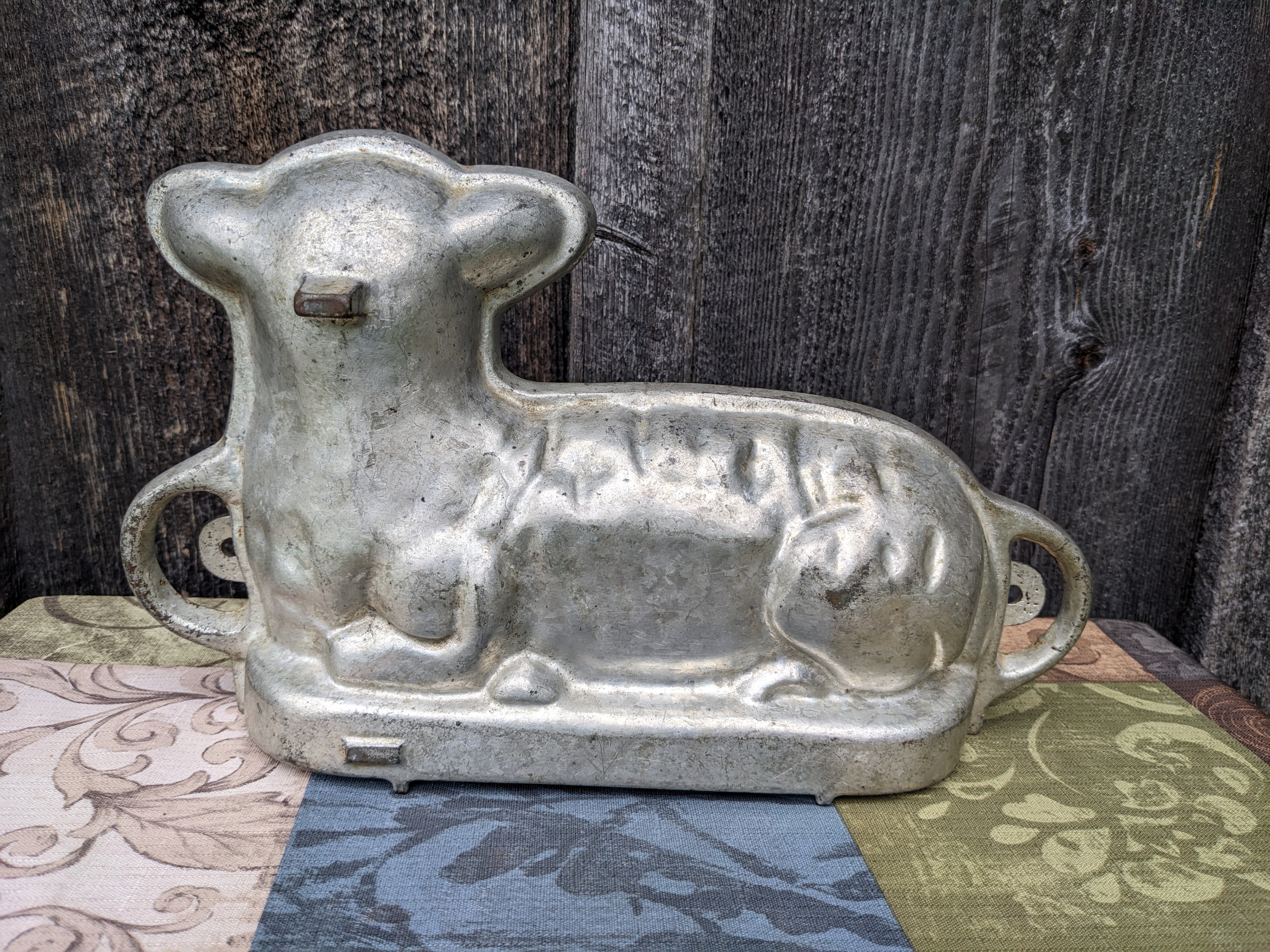 Cast iron lamb clearance mold