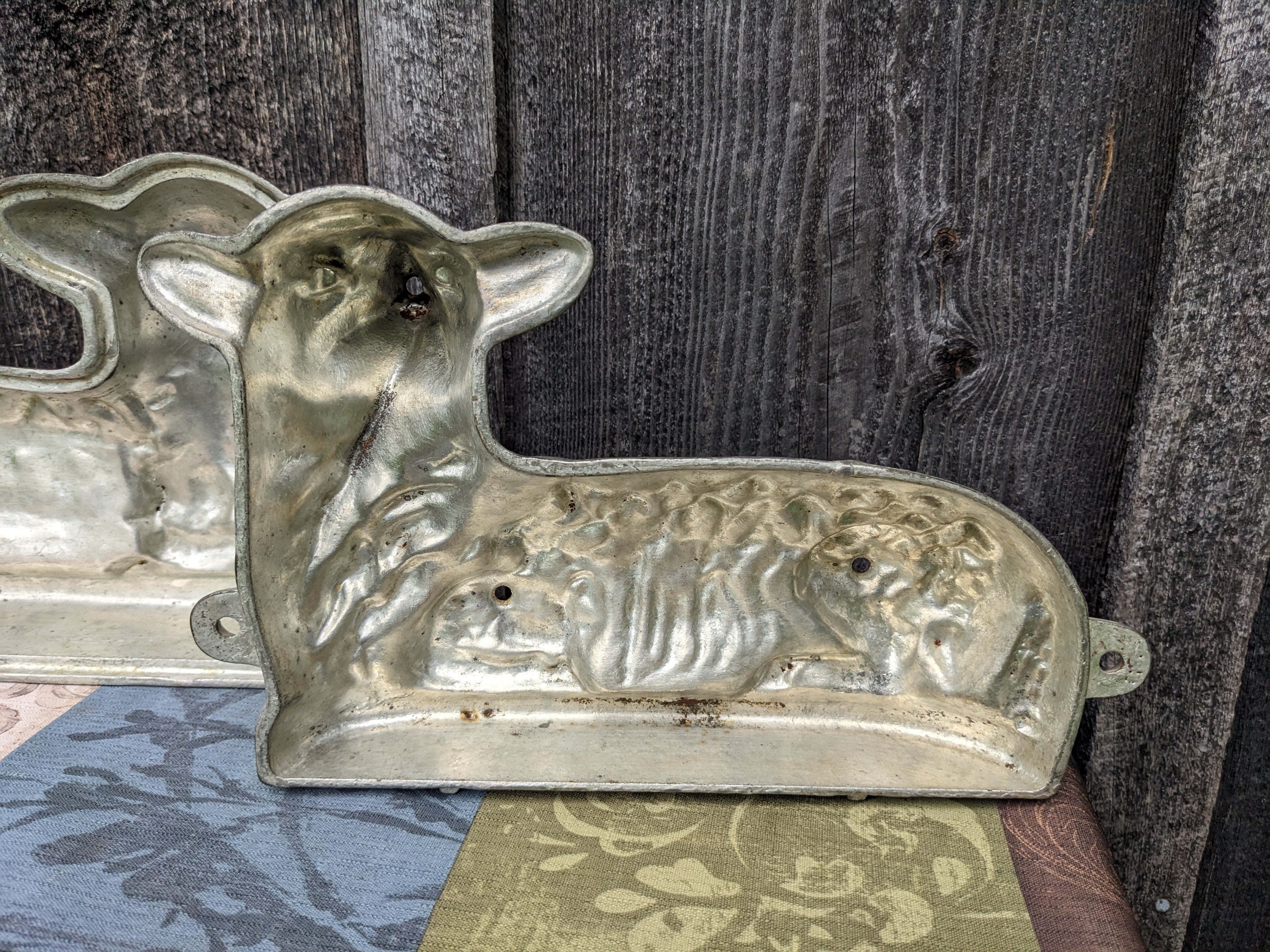 Cast iron lamb on sale mold