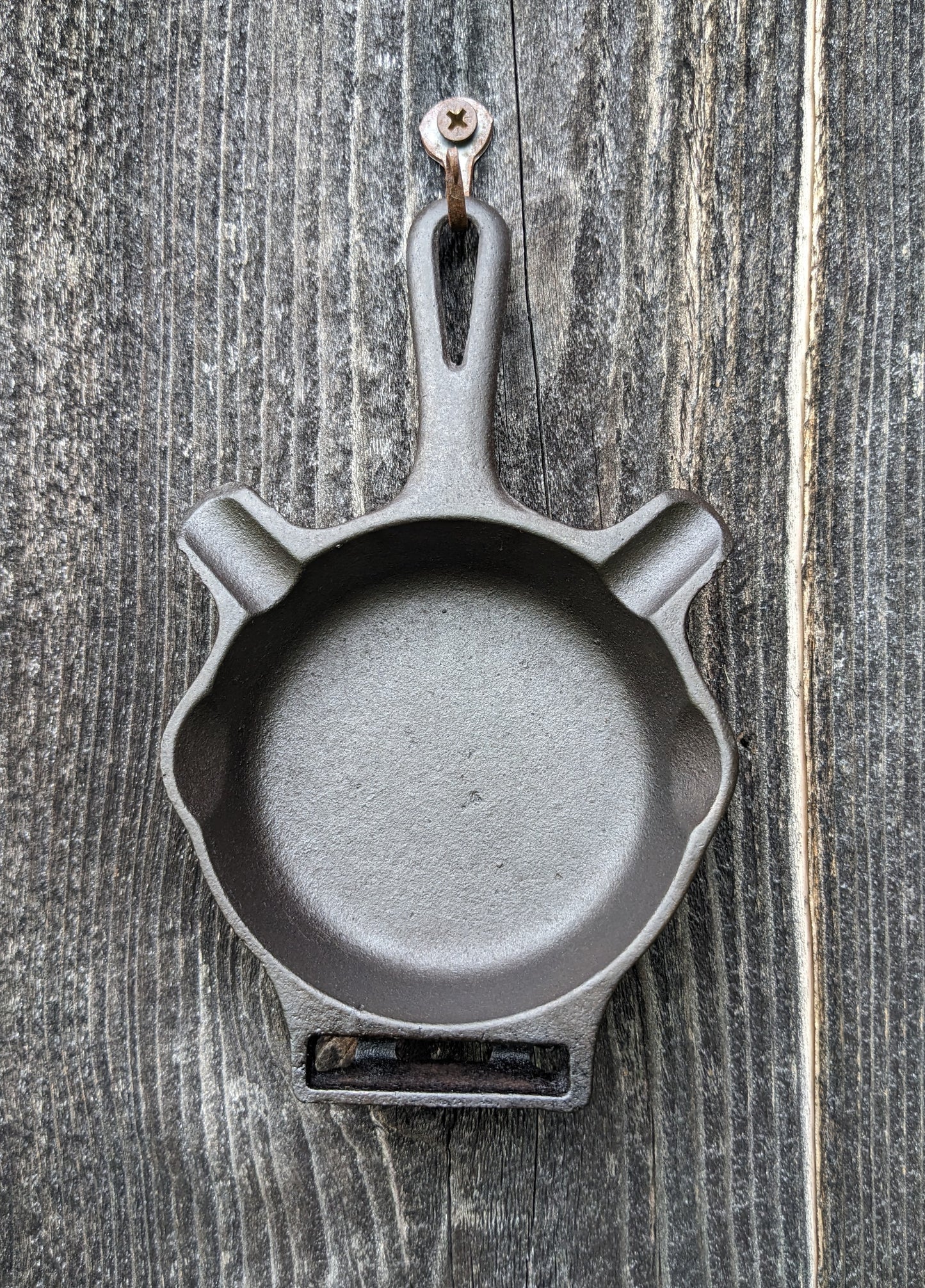 Griswold 570 Cast Iron Ash Tray