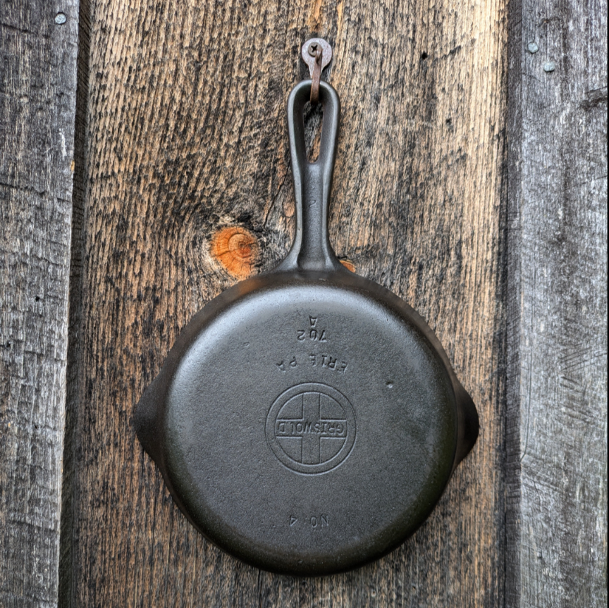 Griswold #4 Cast Iron Skillet Small Block Logo with Grooved Handle