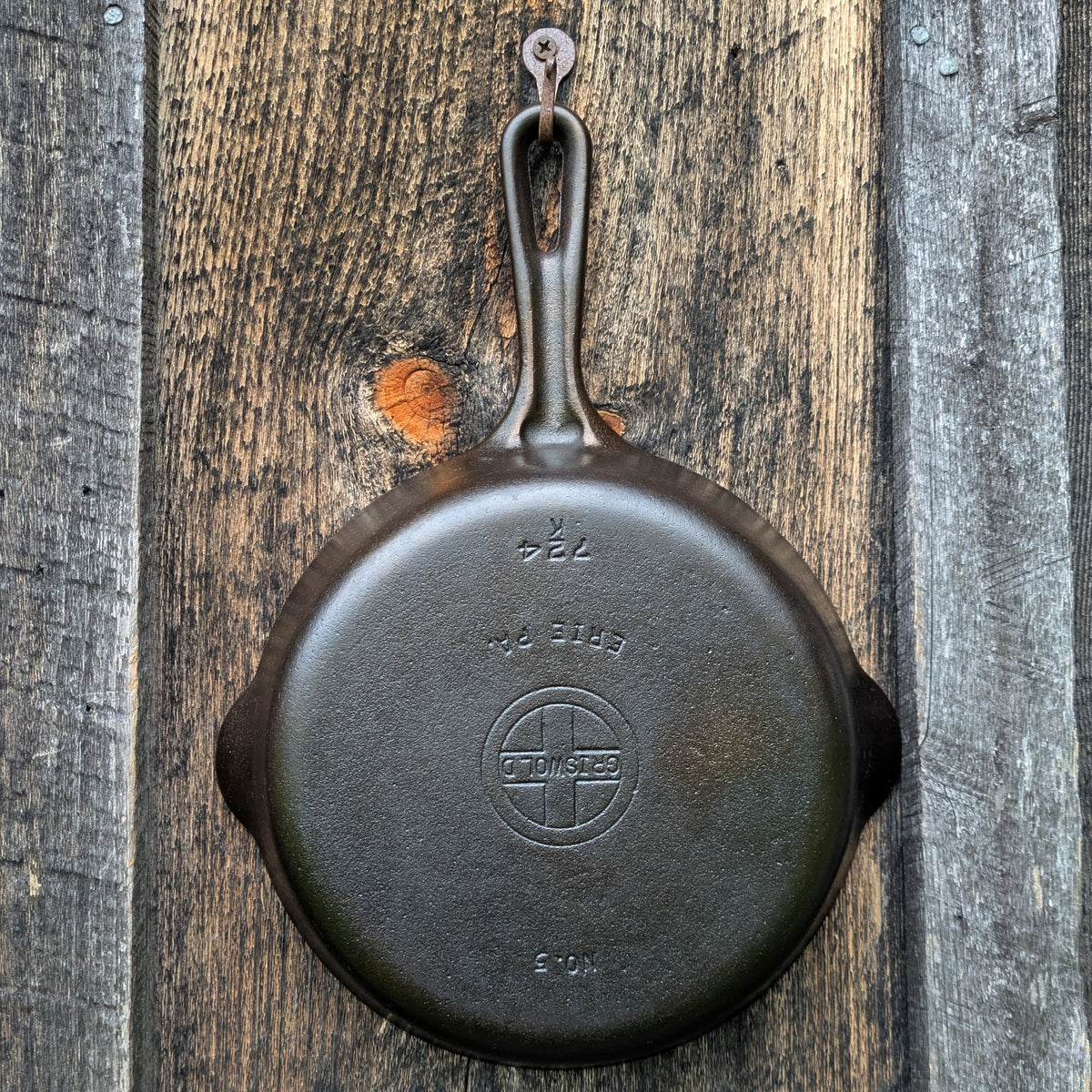 Vintage Griswold #5 Cast Iron Skillet with Small Block Logo and Grooved Handle 724 K