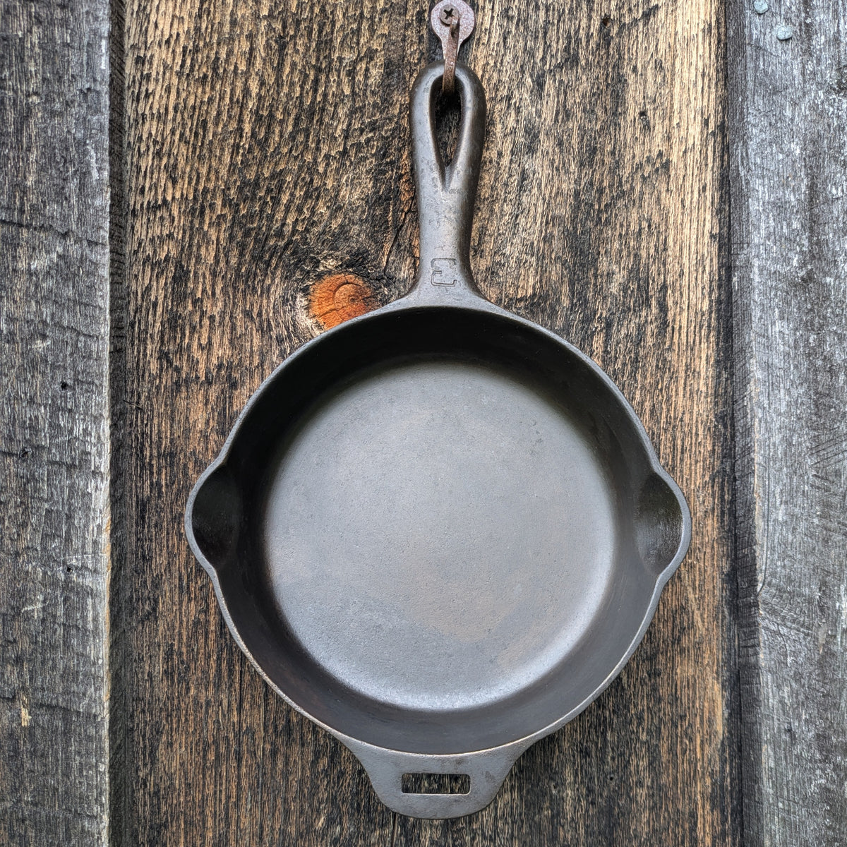 Griswold #3 Cast Iron Skillet with Small Block Logo and Hinge Tab 2503