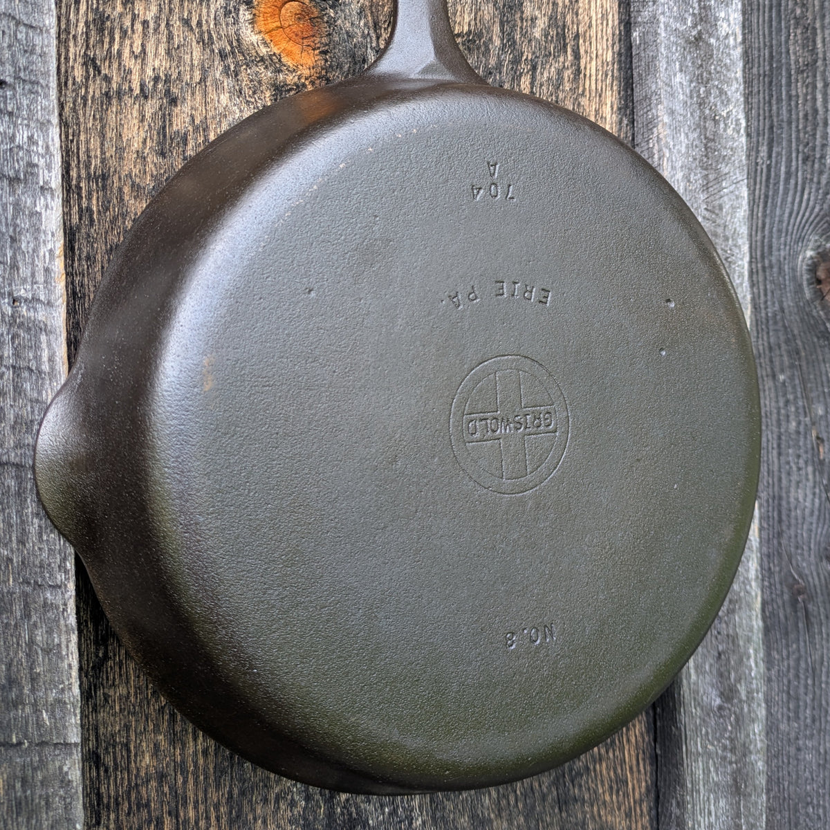 Vintage Griswold #8 Cast Iron Skillet with Small Block Logo and Late Handle 704 A
