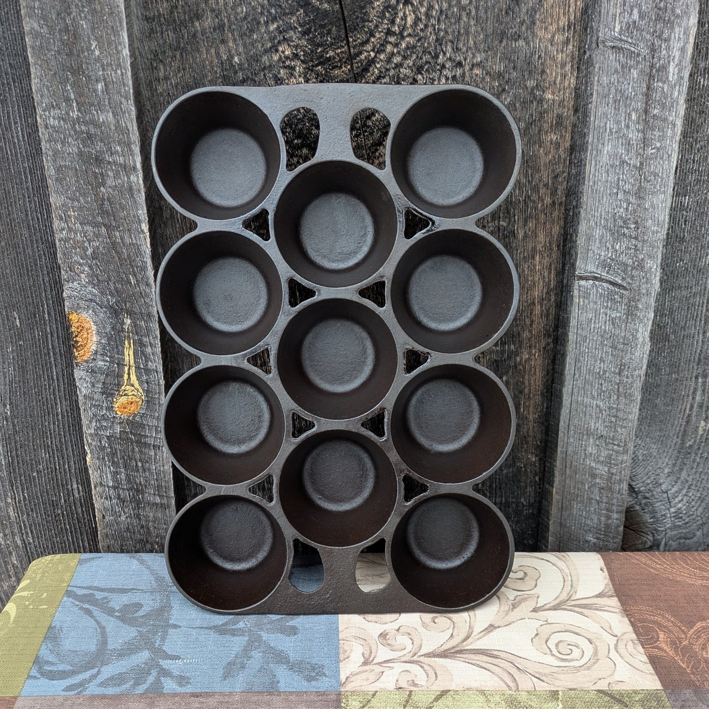 Griswold No. 10 Popover or Muffin Pan 948 A, Variation 11