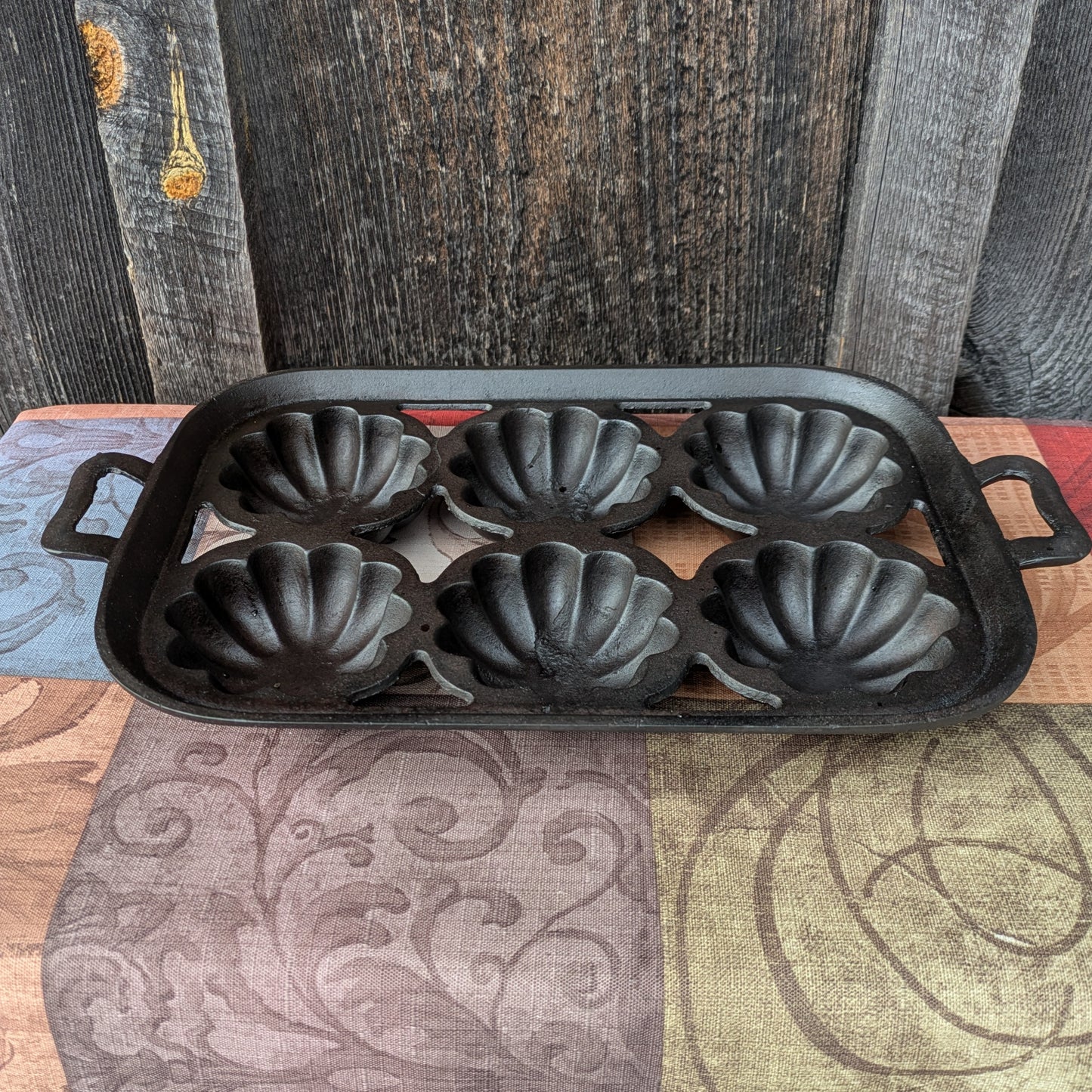 Antique Gatemarked Cast Iron Turk's Head Gem Pan