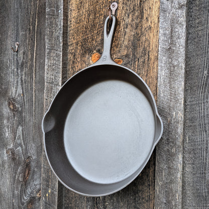 Griswold #8 Cast Iron Skillet with Slant EPU Logo 704 J