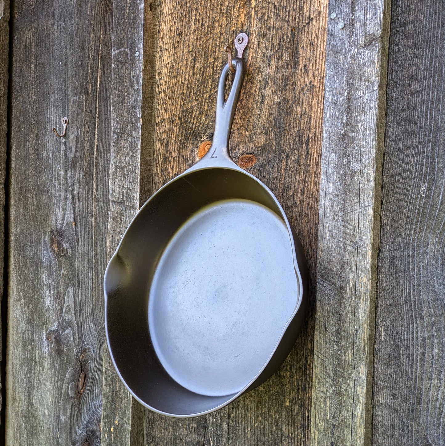 Vintage 1920's Wagner Ware Centered Logo 7 1057 B