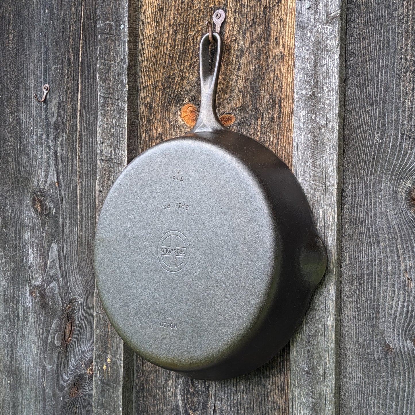 Griswold #10 Cast Iron Skillet with Small Block Logo & Late Handle