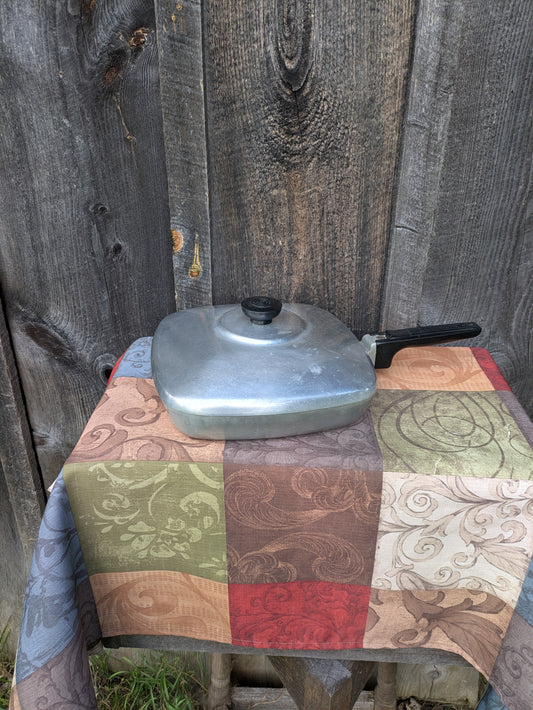 Vintage Magnalite Cast Aluminum Square Skillet with Lid #4510 by Wagner Ware