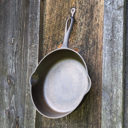 Griswold #5 Cast Iron Skillet with Large Block Logo and Smooth Bottom 724
