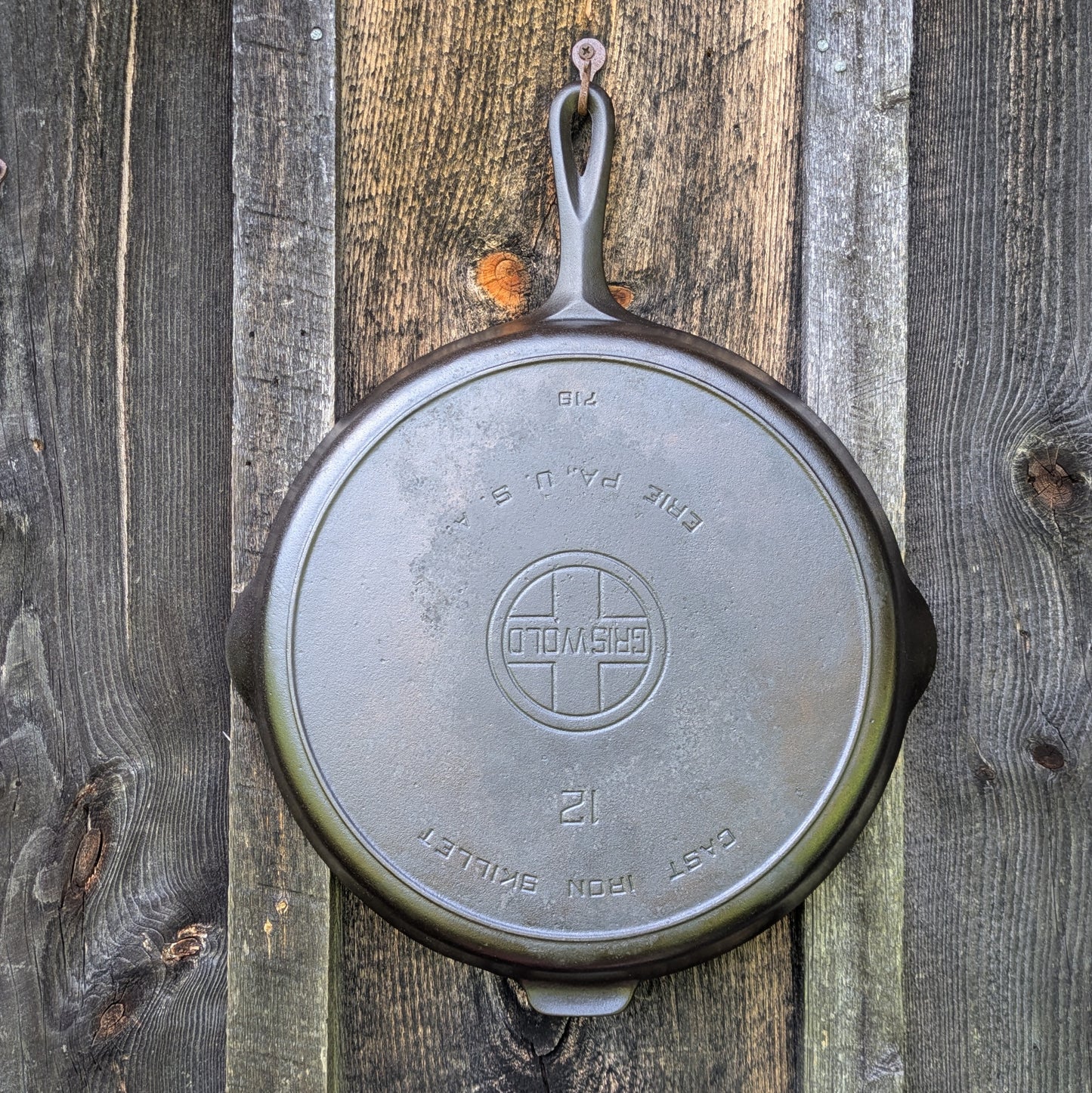 Griswold #12 Large Cast Iron Skillet with Large Block Logo and Heat Ring 719