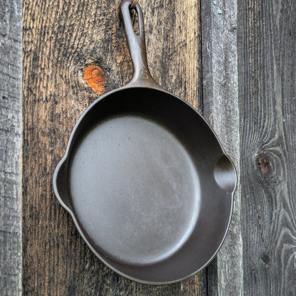 Vintage Griswold #5 Cast Iron Skillet with Small Block Logo and Grooved Handle 724 K
