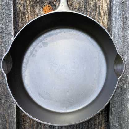 Vintage Griswold #7 Cast Iron Skillet with Small Block Logo and Late Handle 701 H
