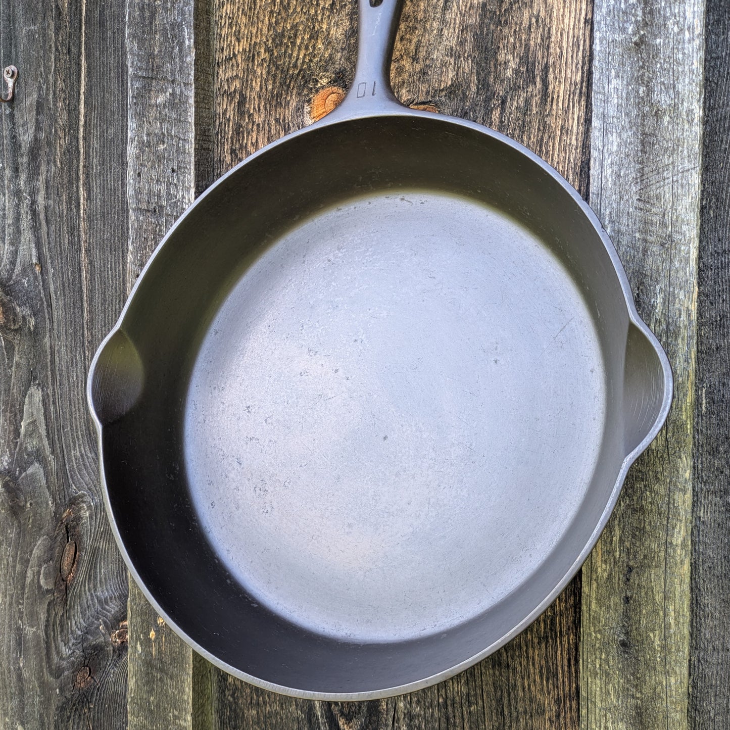 Griswold #10 Cast Iron Skillet with Small Block Logo & Late Handle 716 E