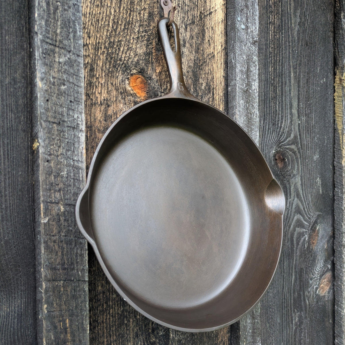 Griswold #9 Cast Iron Skillet with Small Block Logo and Grooved Handle 710 C