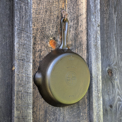 Vintage Griswold #5 Cast Iron Skillet with Small Block Logo and Grooved Handle 724 M