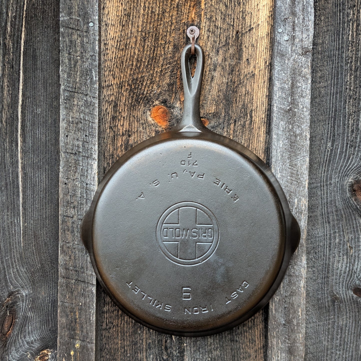 Vintage Griswold #9 Cast Iron Skillet Large Block Logo 710