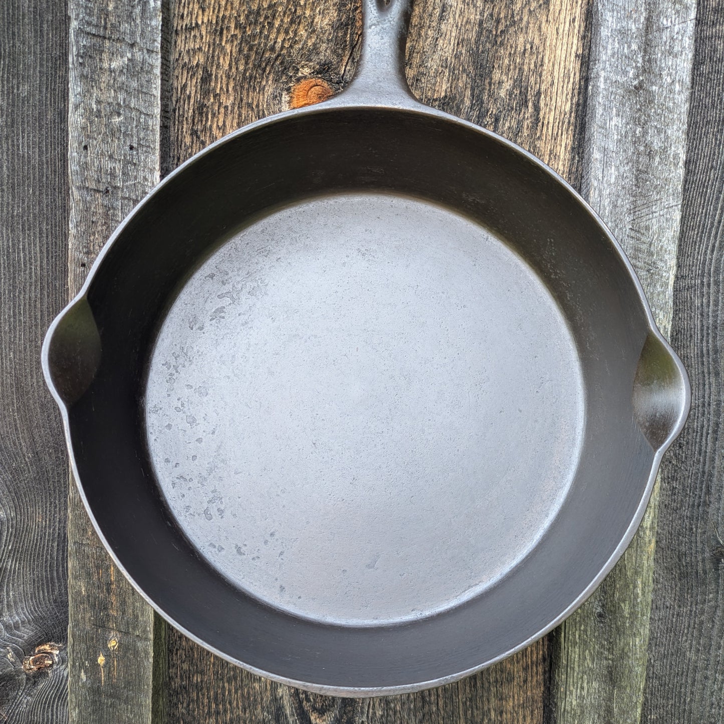Favorite Piqua Ware #9 Cast Iron Skillet with Smiley logo and Heat Ring