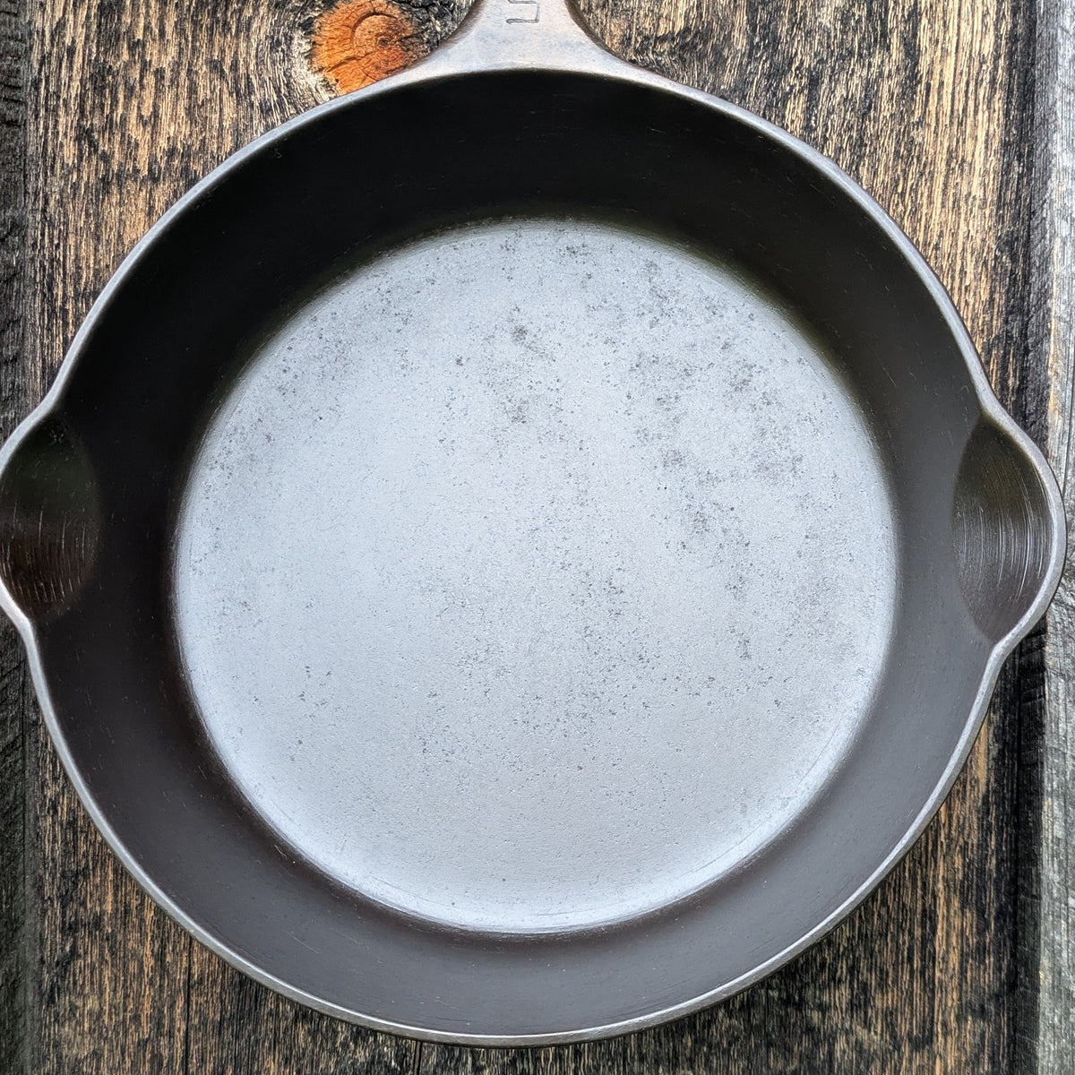 Vintage Griswold #5 Cast Iron Skillet with Small Block Logo and Grooved Handle 724 K