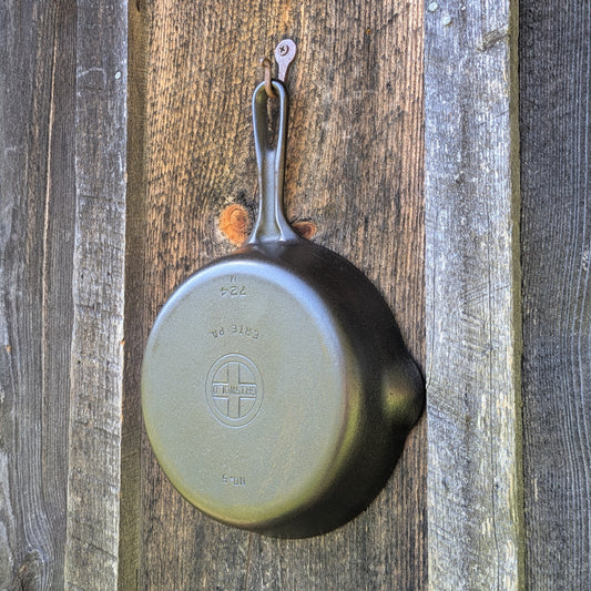 Vintage Griswold #5 Cast Iron Skillet with Small Block Logo and Grooved Handle 724 M