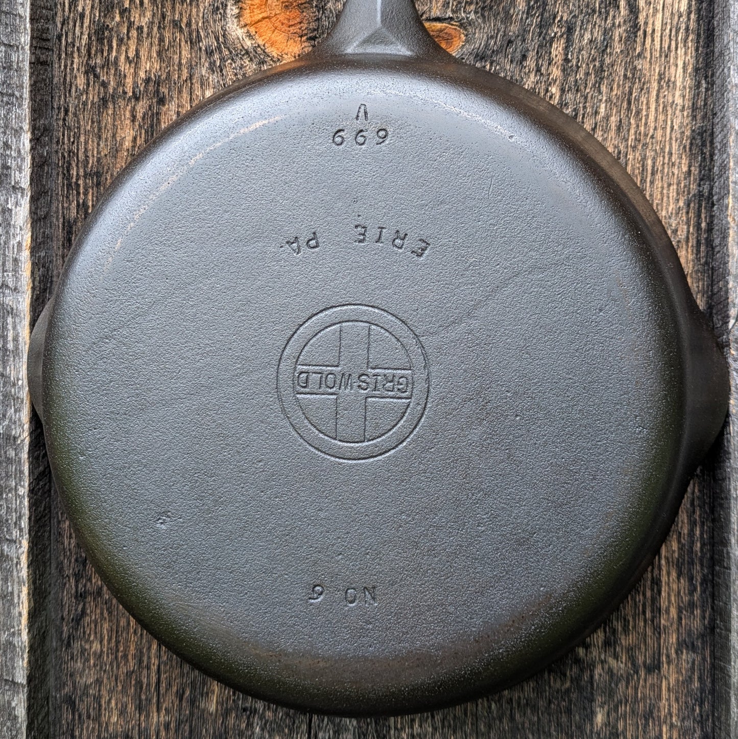 Griswold Small Block Logo #6 Cast Iron Skillet with Early Handle 699 V