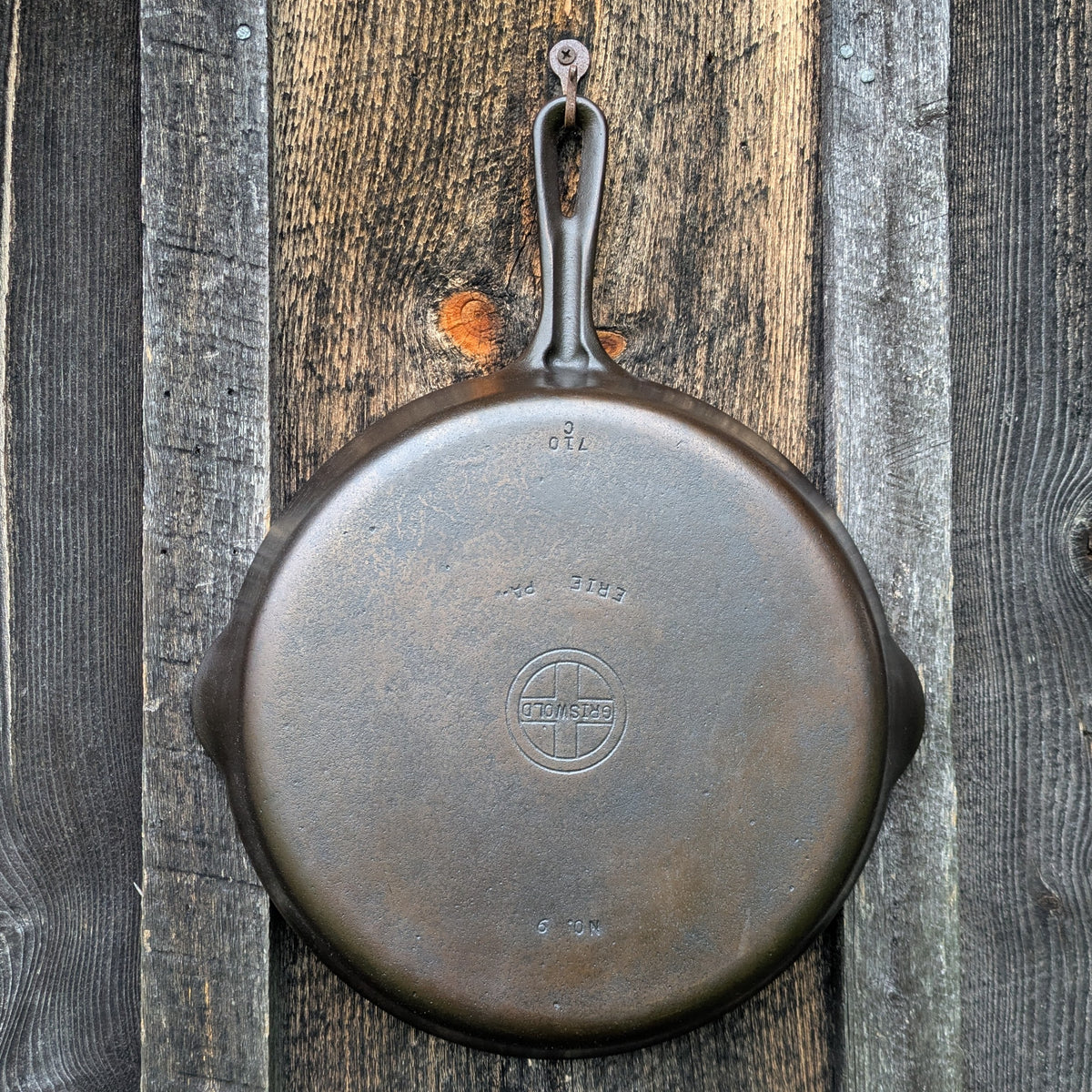 Griswold #9 Cast Iron Skillet with Small Block Logo and Grooved Handle 710 C