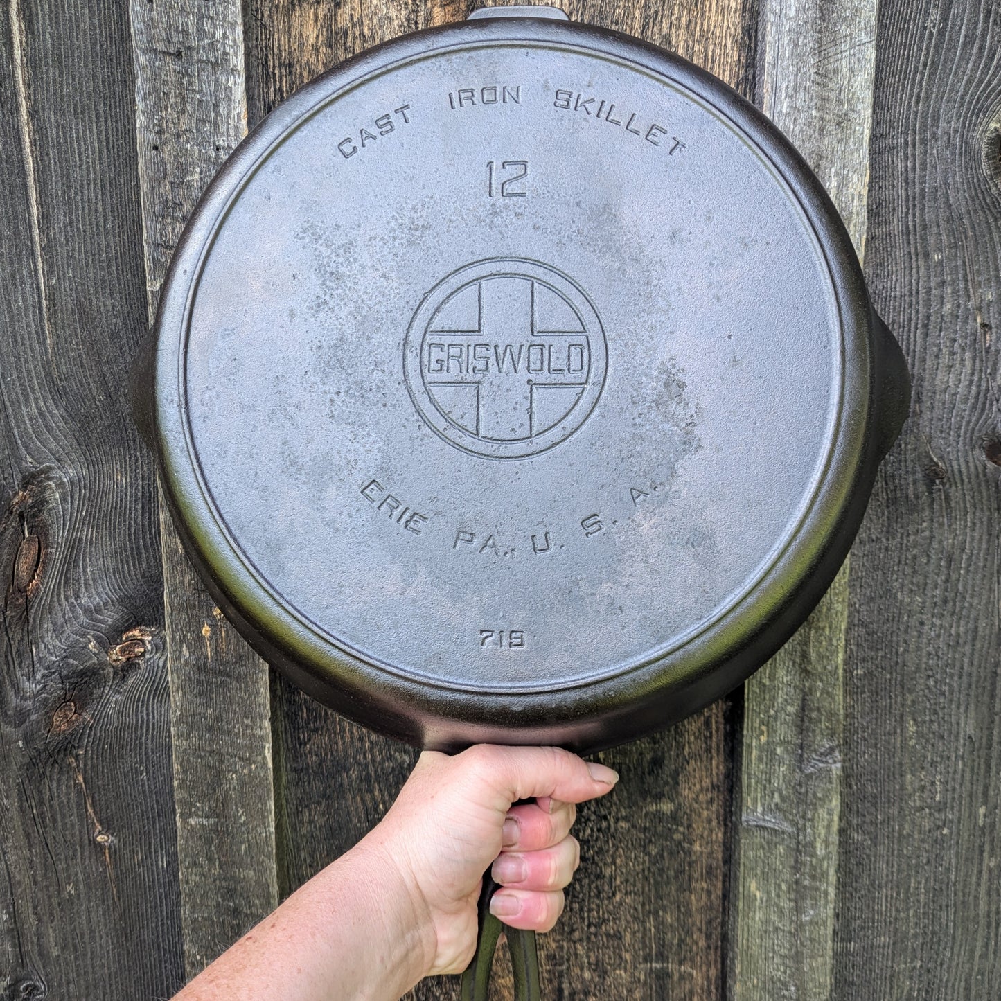 Griswold #12 Large Cast Iron Skillet with Large Block Logo and Heat Ring 719