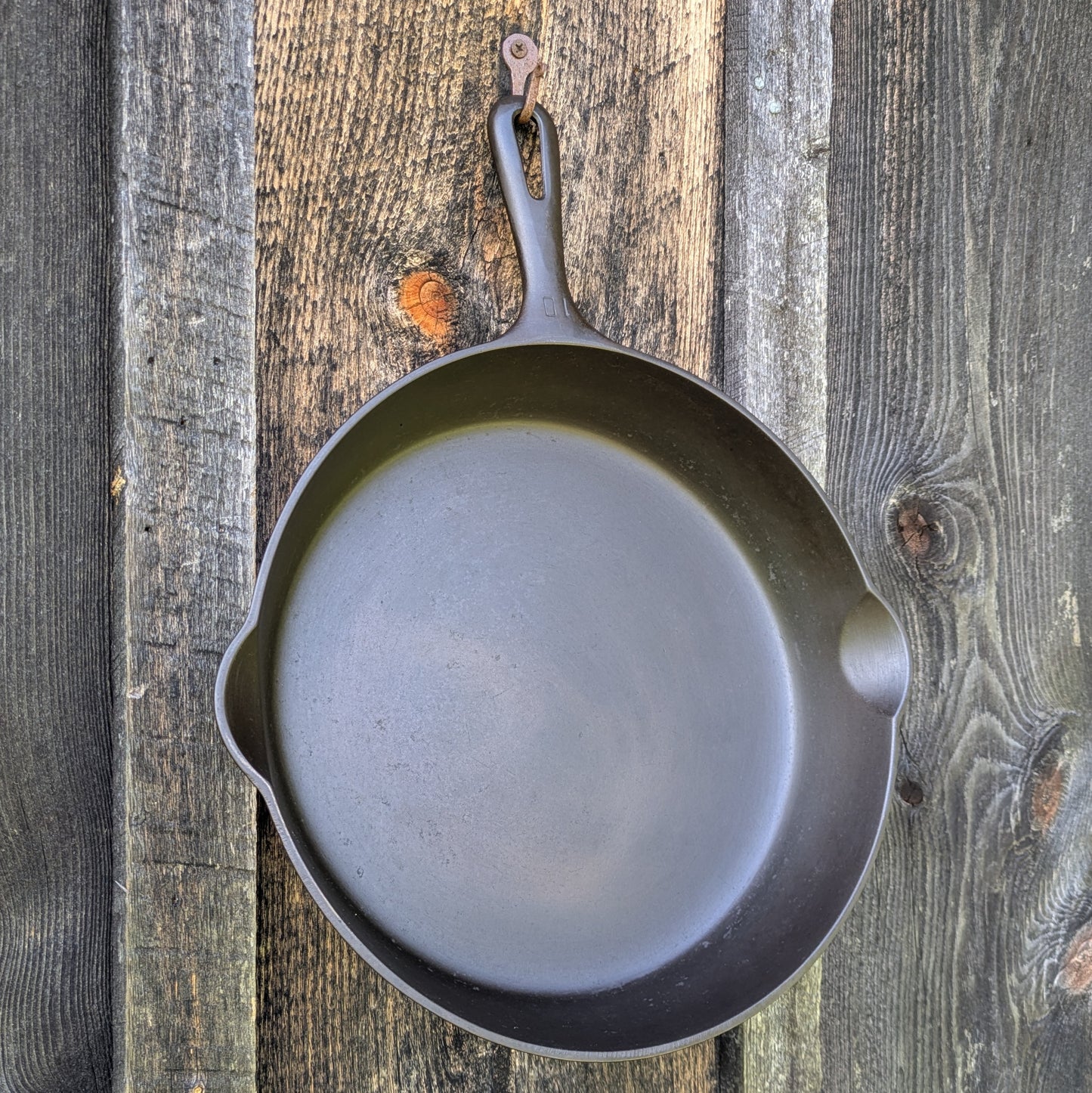 Griswold #10 Cast Iron Skillet with Small Block Logo & Late Handle 716 E