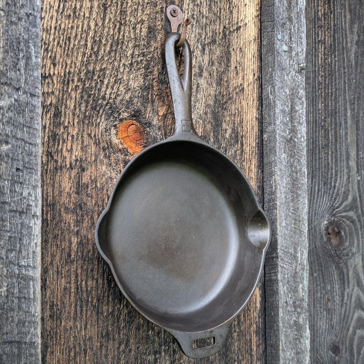 Griswold #3 Cast Iron Skillet with Small Block Logo and Hinge Tab 2503