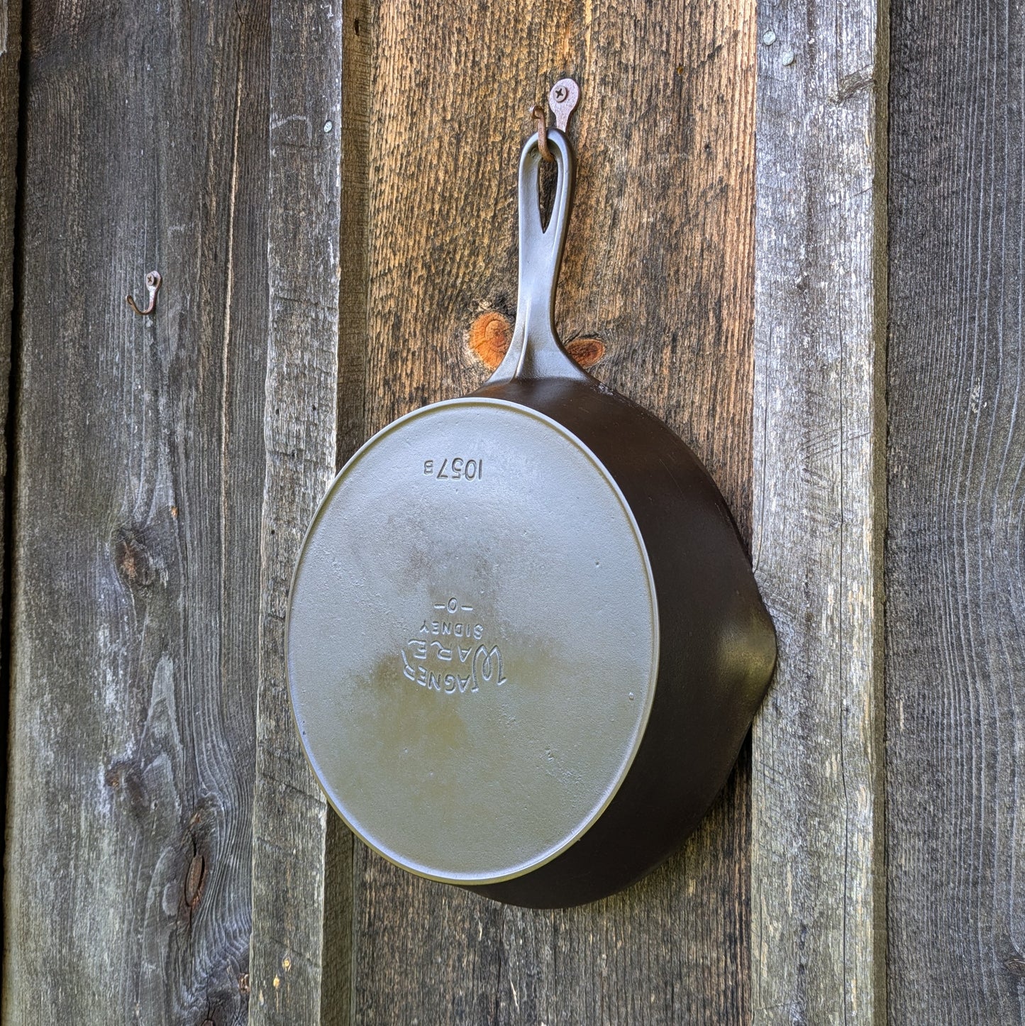 Vintage 1920's Wagner Ware Centered Logo 7 1057 B