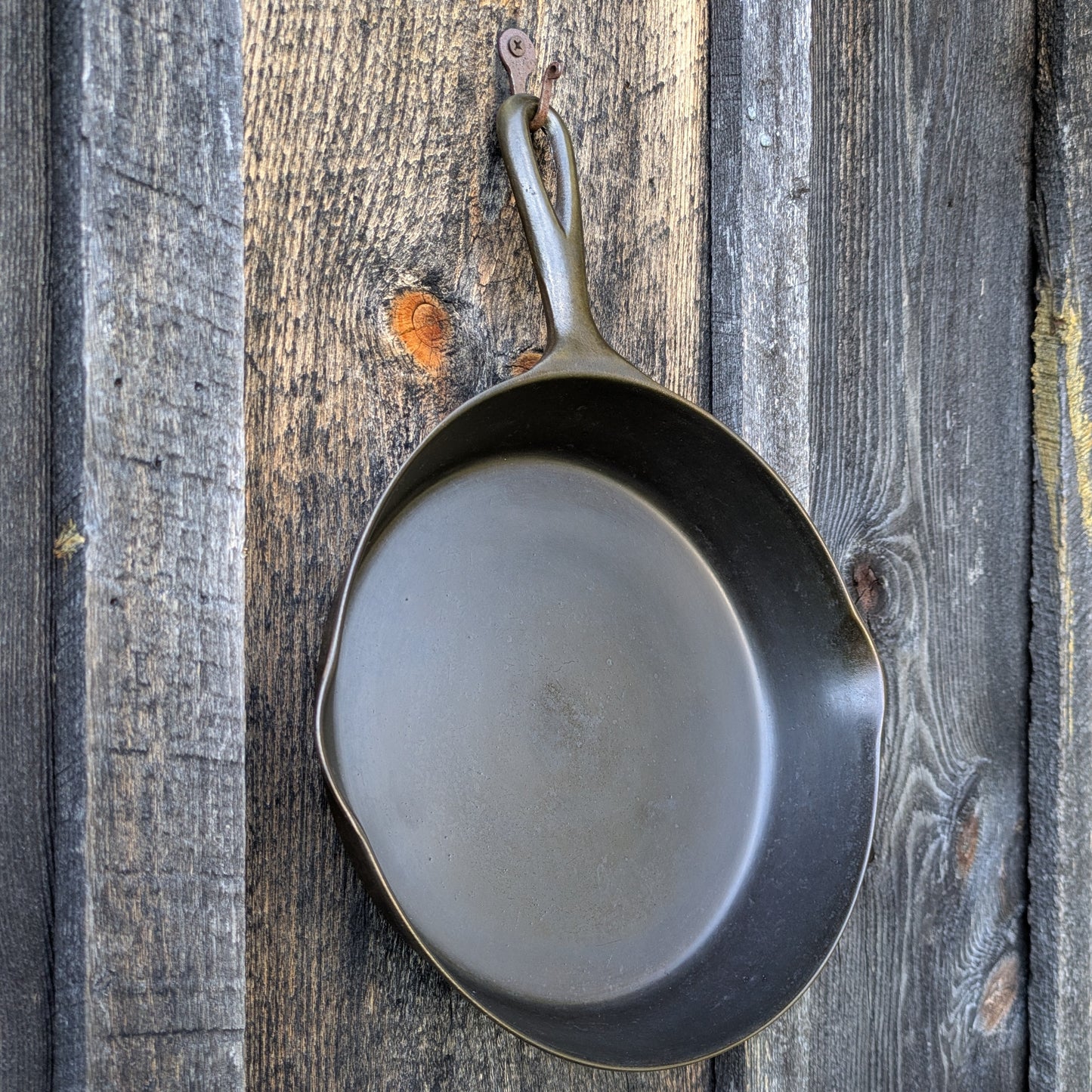 Antique Wapak #8 Cast Iron Skillet with Early Logo and Heat Ring
