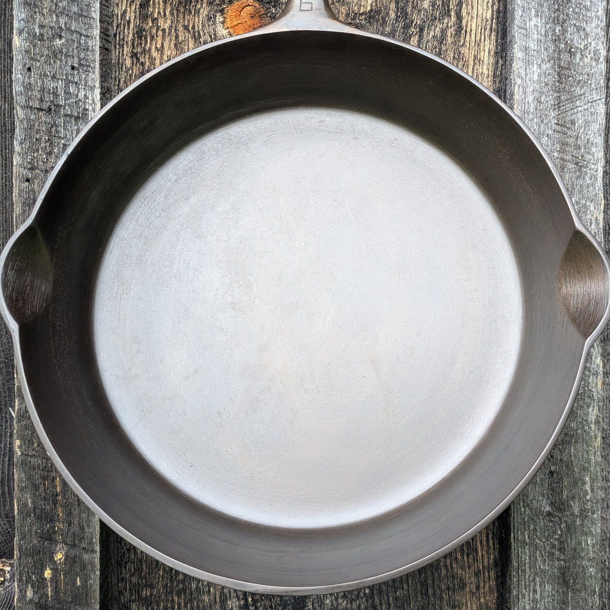 Griswold #9 Cast Iron Skillet with Small Block Logo and Grooved Handle 710 C