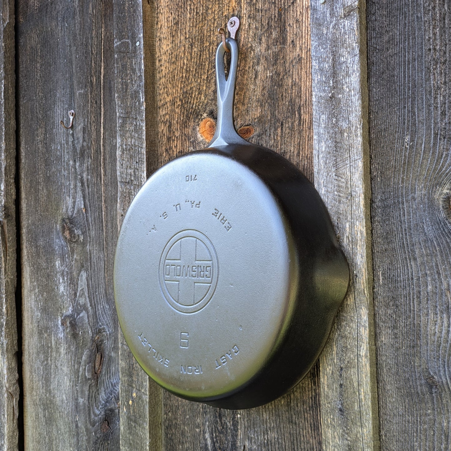 Vintage Griswold #9 Cast Iron Skillet Large Block Logo 710