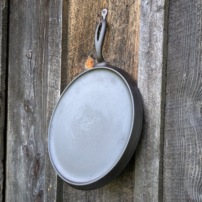 Griswold #9 Cast Iron Skillet Griddle Slant Erie Logo 739