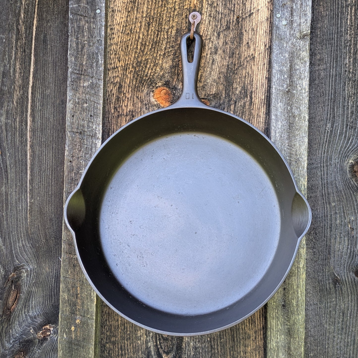Griswold #10 Cast Iron Skillet with Small Block Logo & Late Handle 716 E
