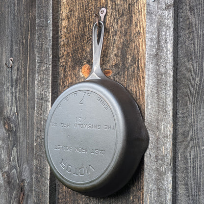 Vintage Victor by Griswold #7 Cast Iron Skillet Fully Marked 721 Erie PA
