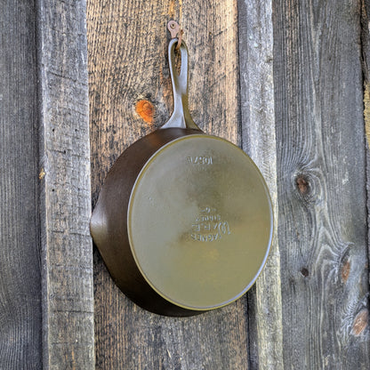 Vintage 1920's Wagner Ware Centered Logo 7 1057 B