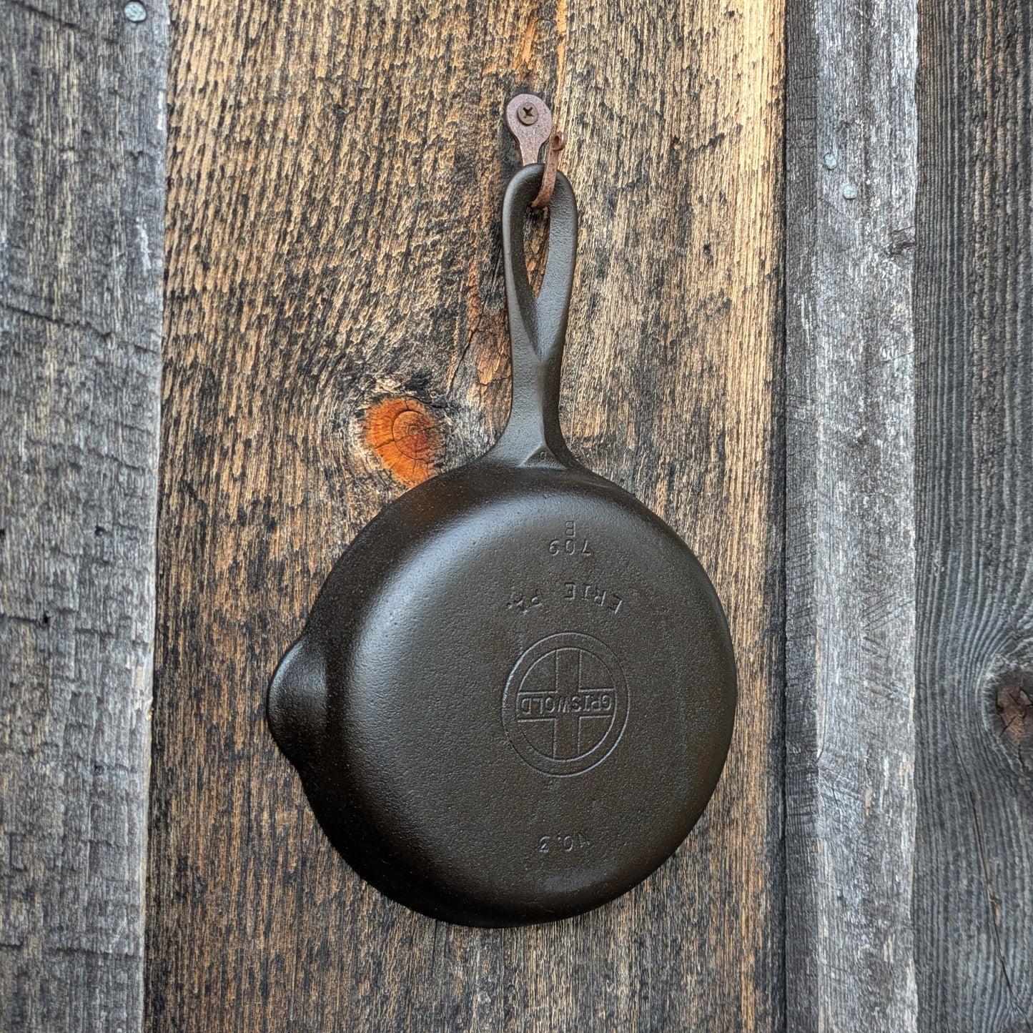 Griswold #3 Cast Iron Skillet 709 B Small Block Logo and Late Handle