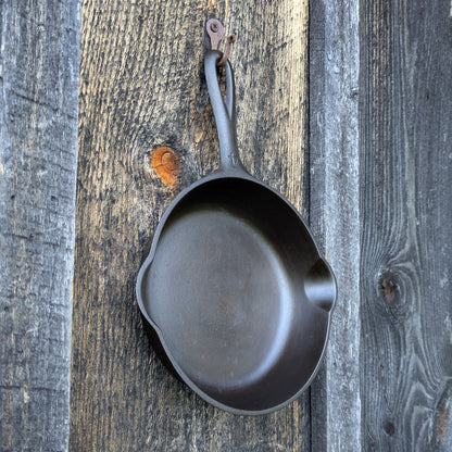 Griswold #4 Cast Iron Skillet with Slant Erie Logo 702